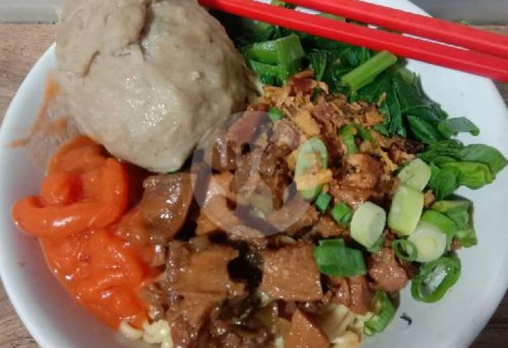 Bakso Urat & Mie Ayam Mba Pi: Rasa yang Menggigit di Jantung Cilacap